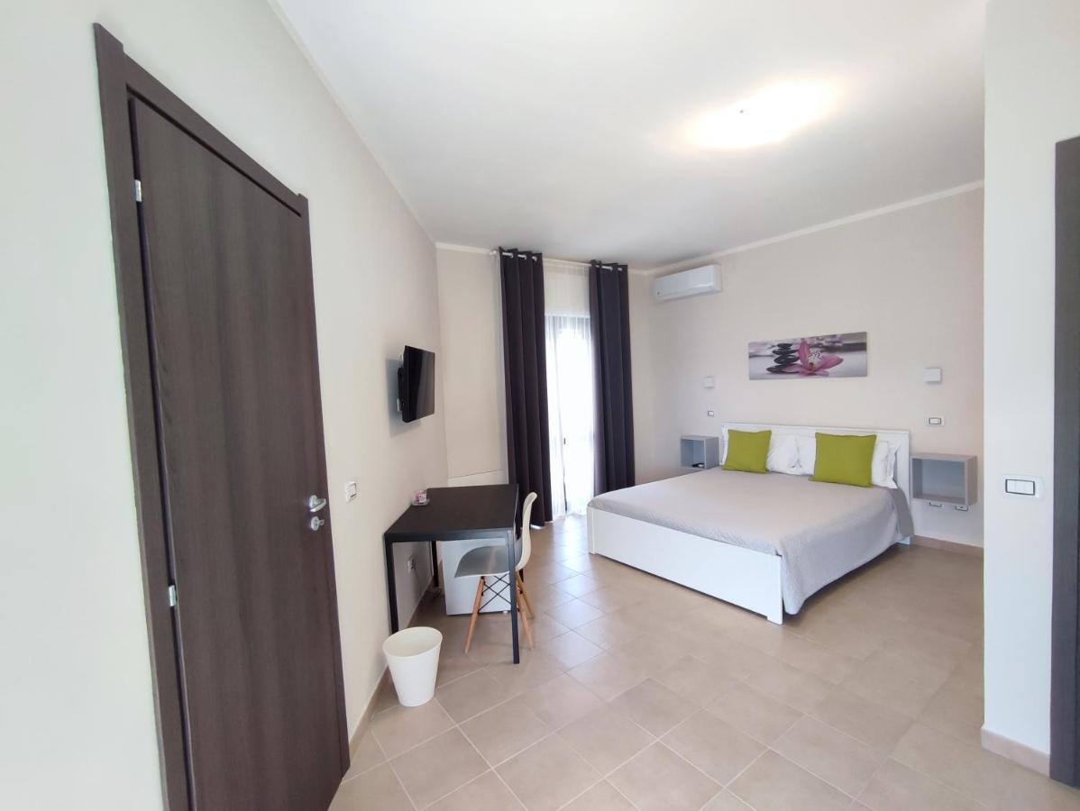 Cristian Rooms Avola Bagian luar foto