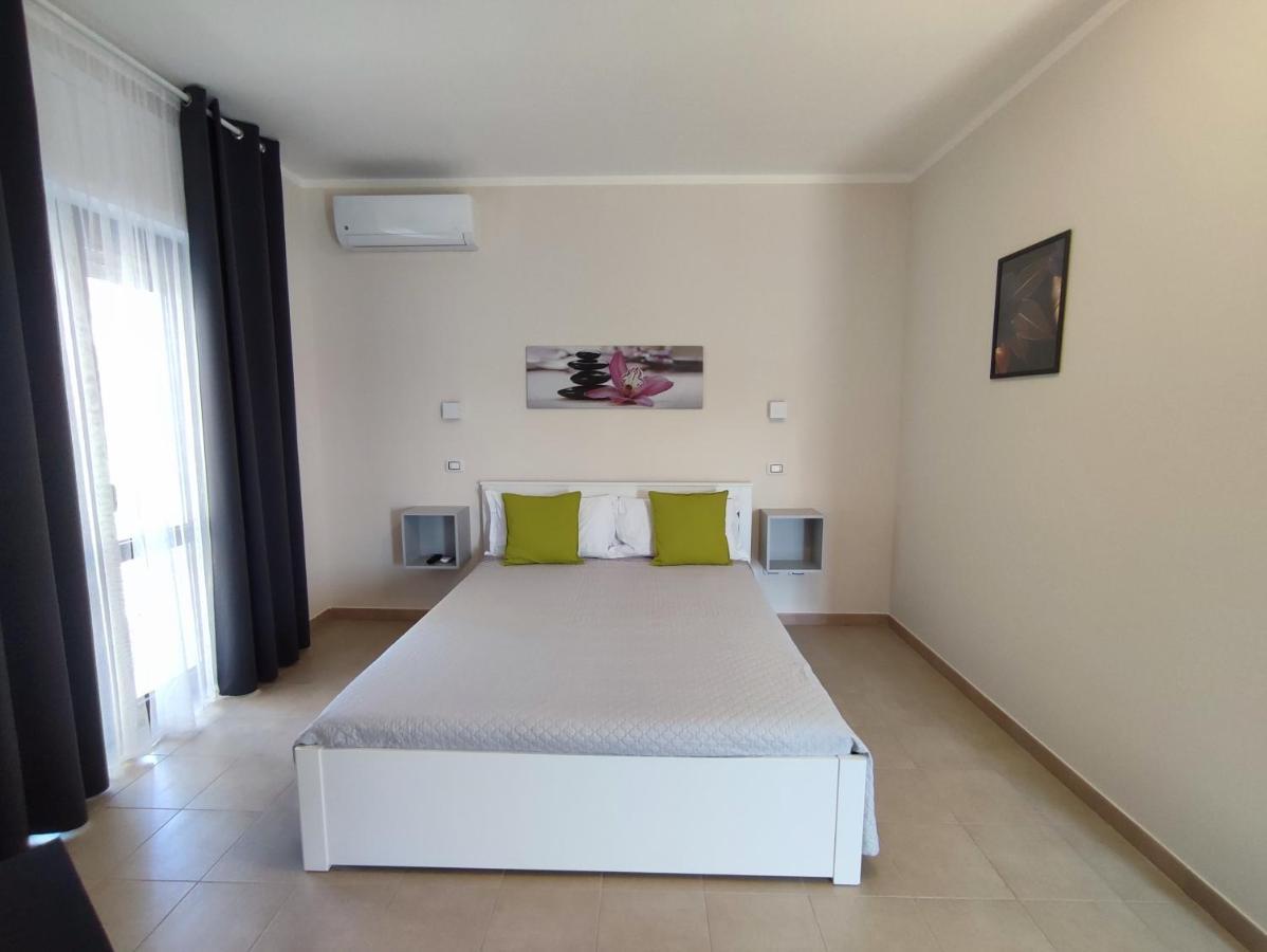 Cristian Rooms Avola Bagian luar foto